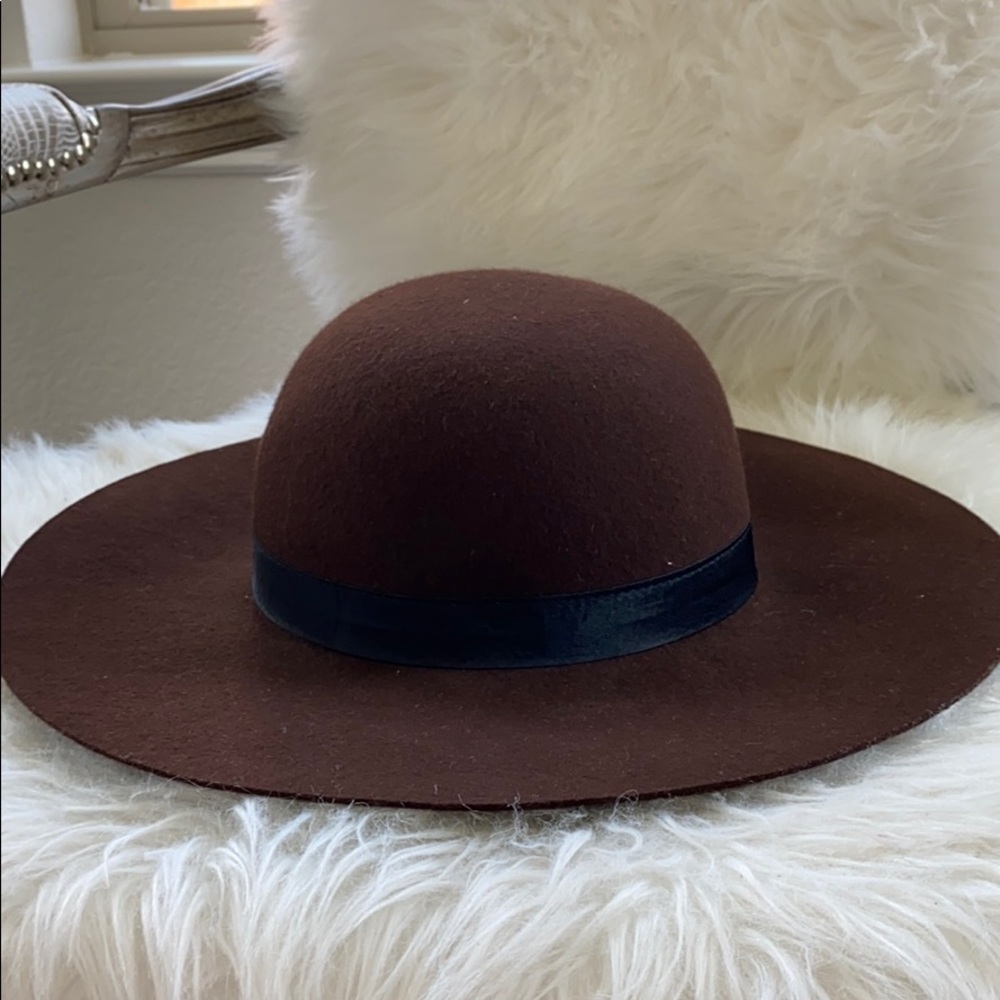 Floppy hat